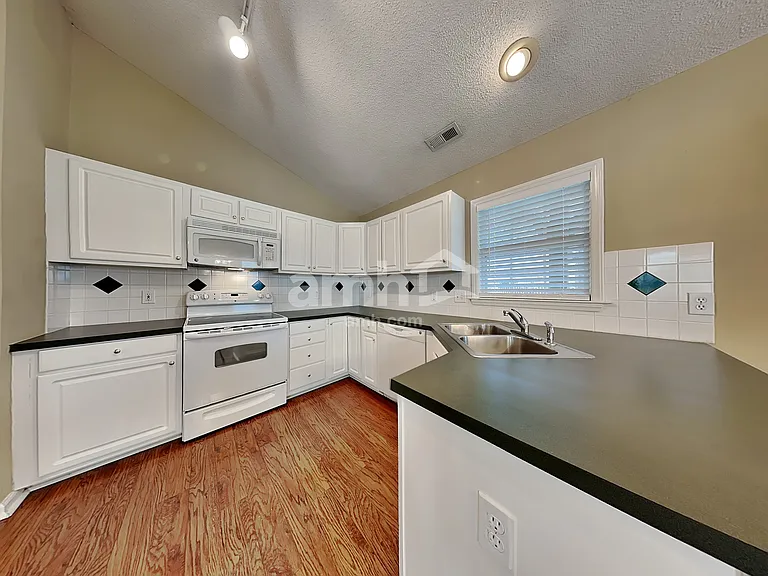 1795 Pebble Run Ln — Photo 3