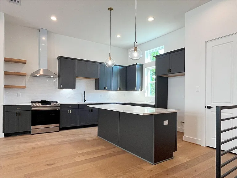 326 Eastwood St — Photo 5