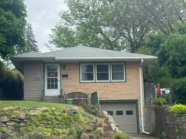 2908 Grandview Blvd, Sioux City, IA 51104