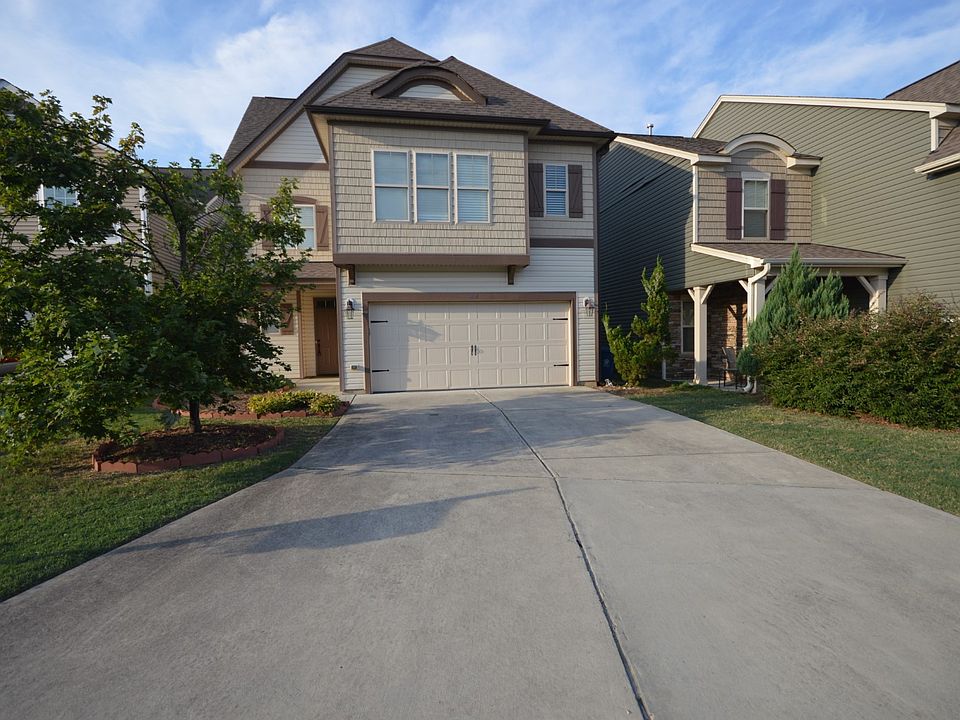 1st image of 204 Station Dr