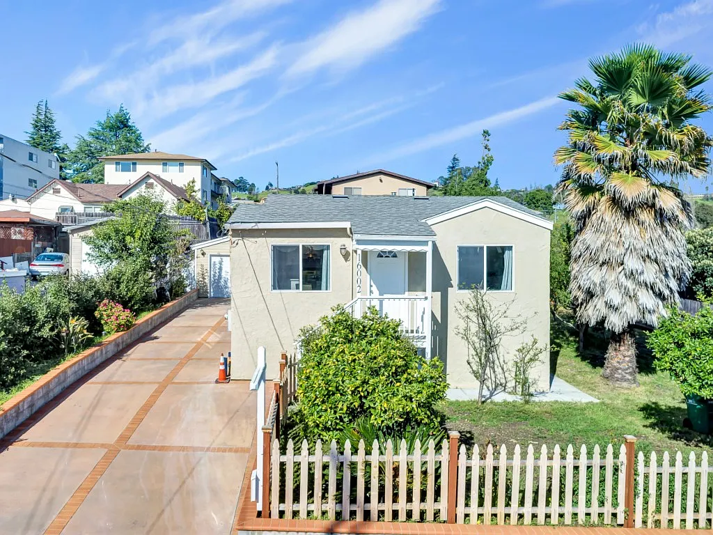 16002 Maubert Ave photo 1
