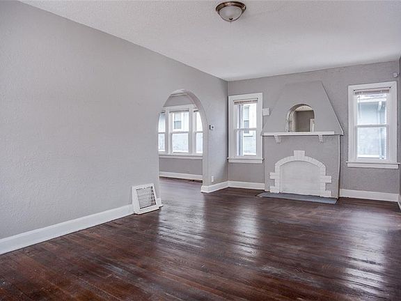 3rd image of 2206 E 67th Ter