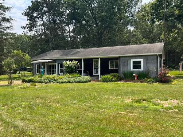 1451 W Moore Rd, Hillsdale, MI 49242