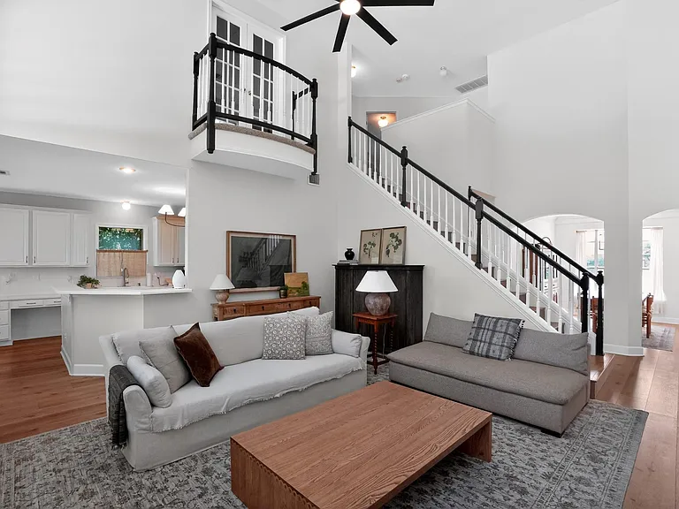 300 N Carriage Hills Dr — Photo 16