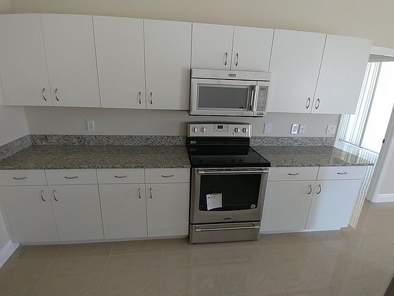 5th image of 450 SW Holden Terrace