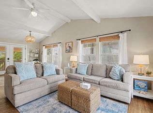 4417 Pelican Rd, Jamaica Beach, TX 77554