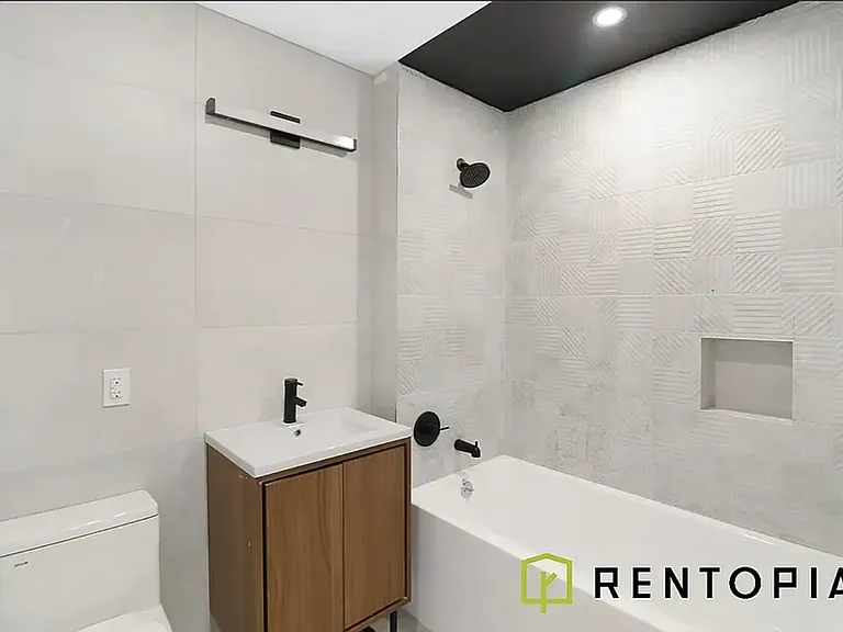 209 N 11th St #202 — Photo 5