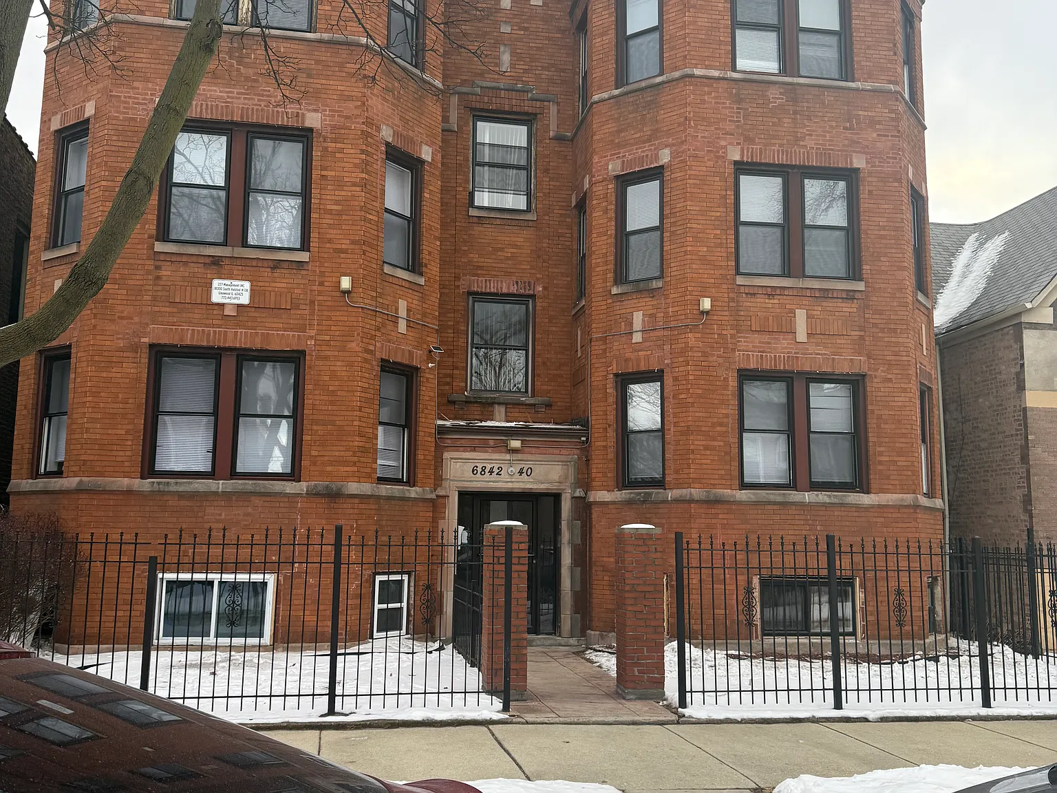 6840 S Calumet Ave — Photo 1