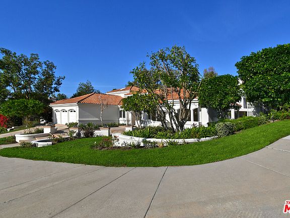 3rd image of 25605 Melbourne Ct