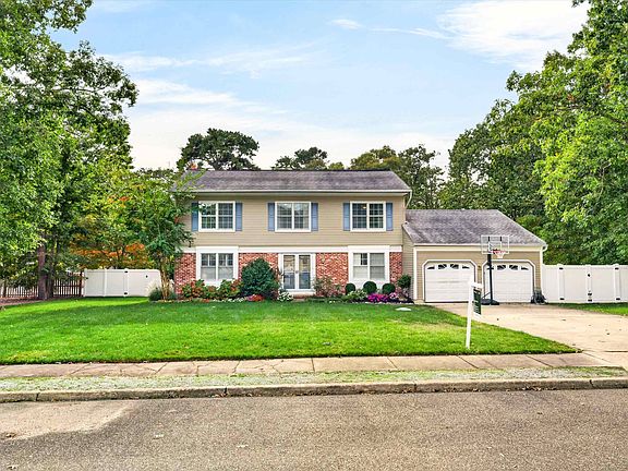 2nd image of 14 Rivendell Rd