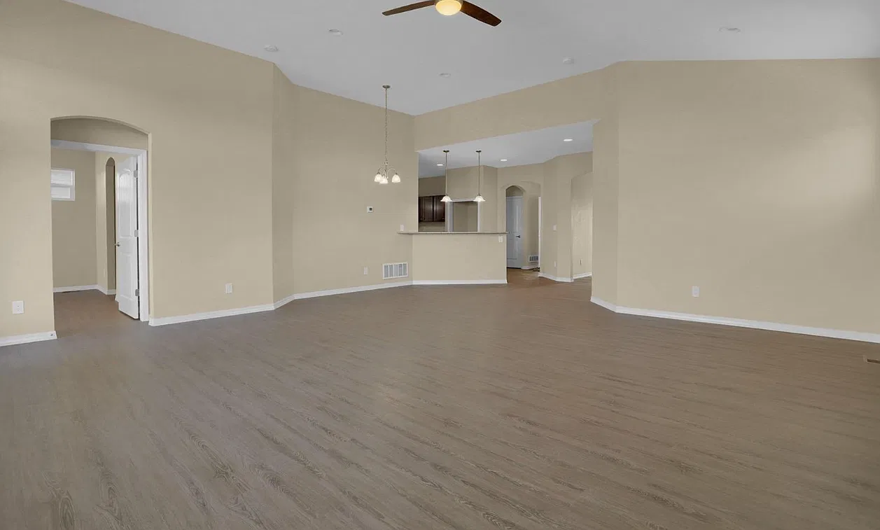 3 bed, 1696 sqft, $2,195 — Photo 3
