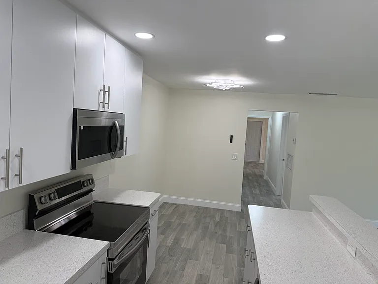 255 South Blvd #D — Photo 6