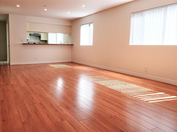 3rd image of 1141 N Columbus Ave APT 103