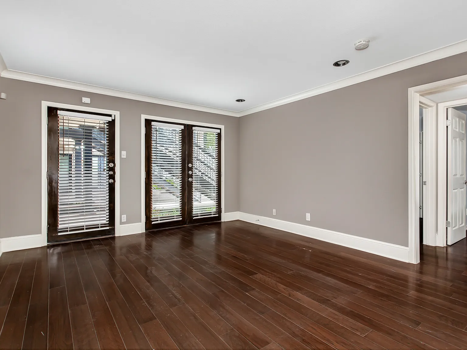 2 bed, 975 sqft, $1,700 — Photo 2