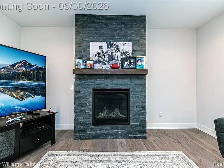 375 Amelia Cir — Photo 14