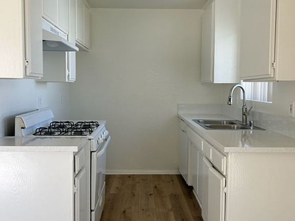 4th image of 12935 Roselle Ave APT 1