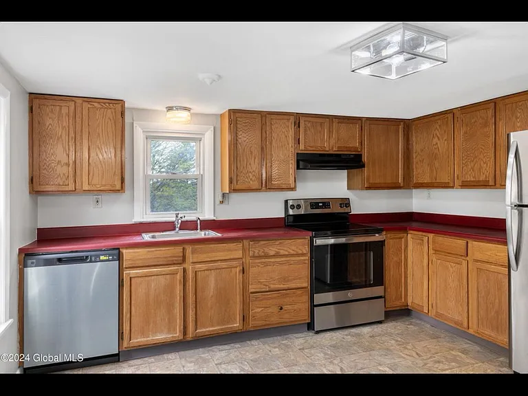 146 Forts Ferry Rd — Photo 3