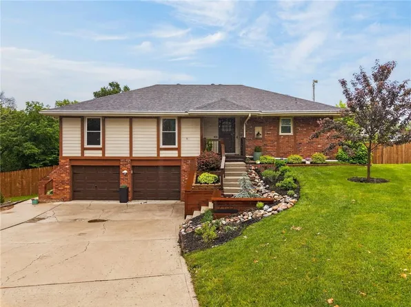 7135 NW Edge Hill Rd, Kansas City, MO 64152