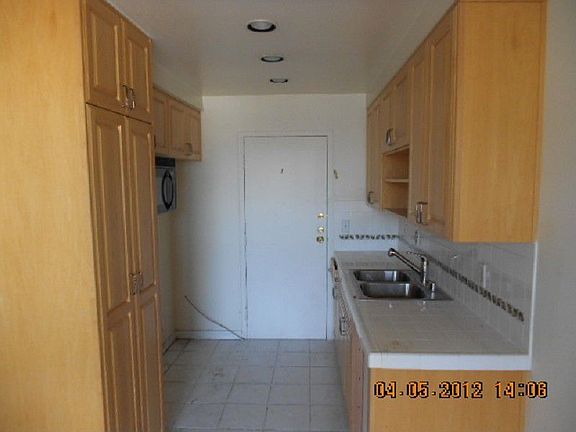 2nd image of 525 N Sycamore Ave APT 415