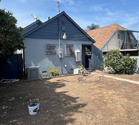 3rd image of 2121 W 70th St