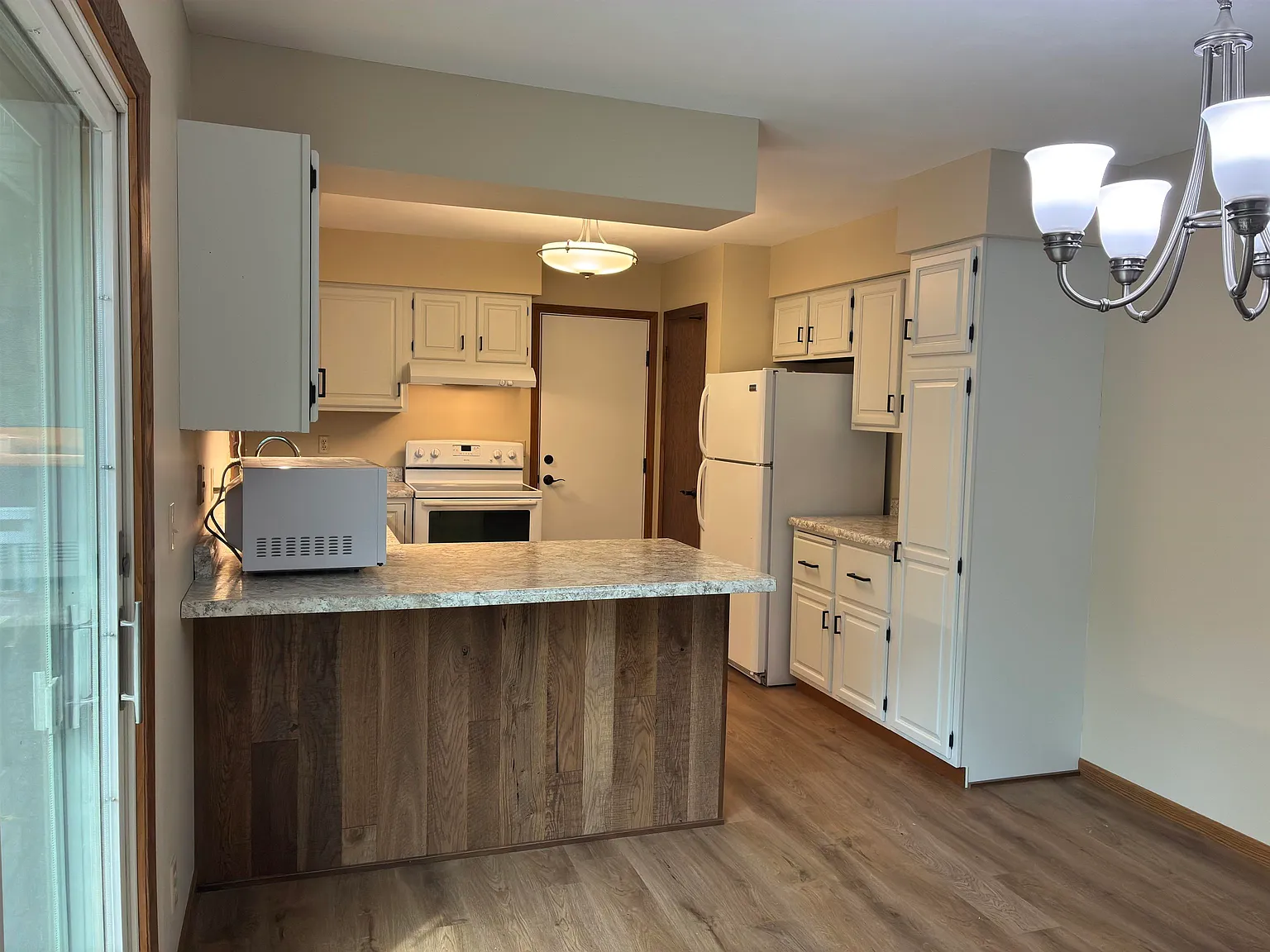 3 bed, 2.0 bath, 1578 sqft, $2,950 — Photo 3