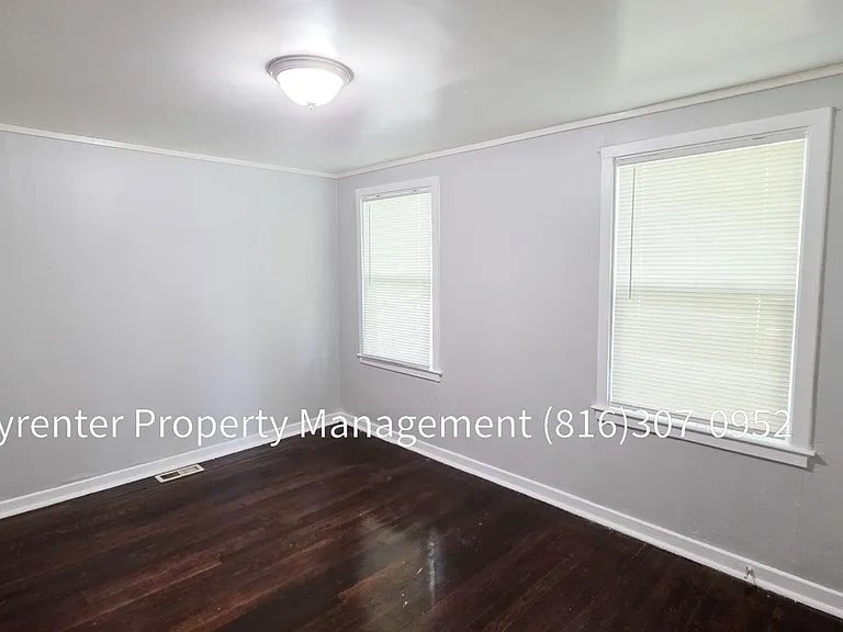 802 S Logan Ave — Photo 10