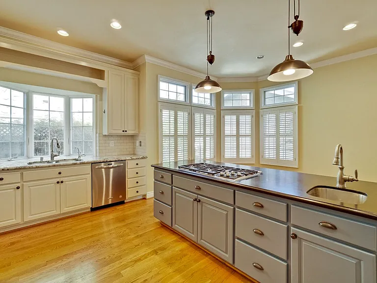 1150 Meredith Ave — Photo 25