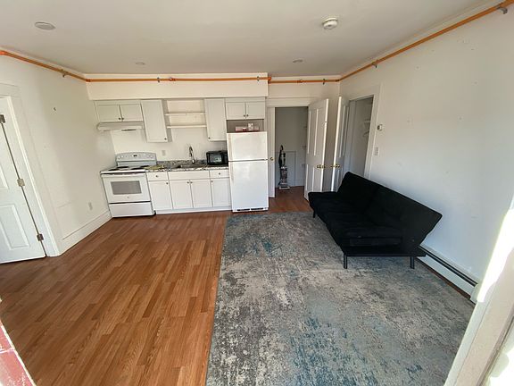 LIVING ROOM / KITCHEN