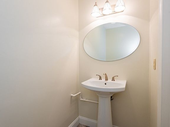 4th image of 401 Colonial Dr Unit 26
