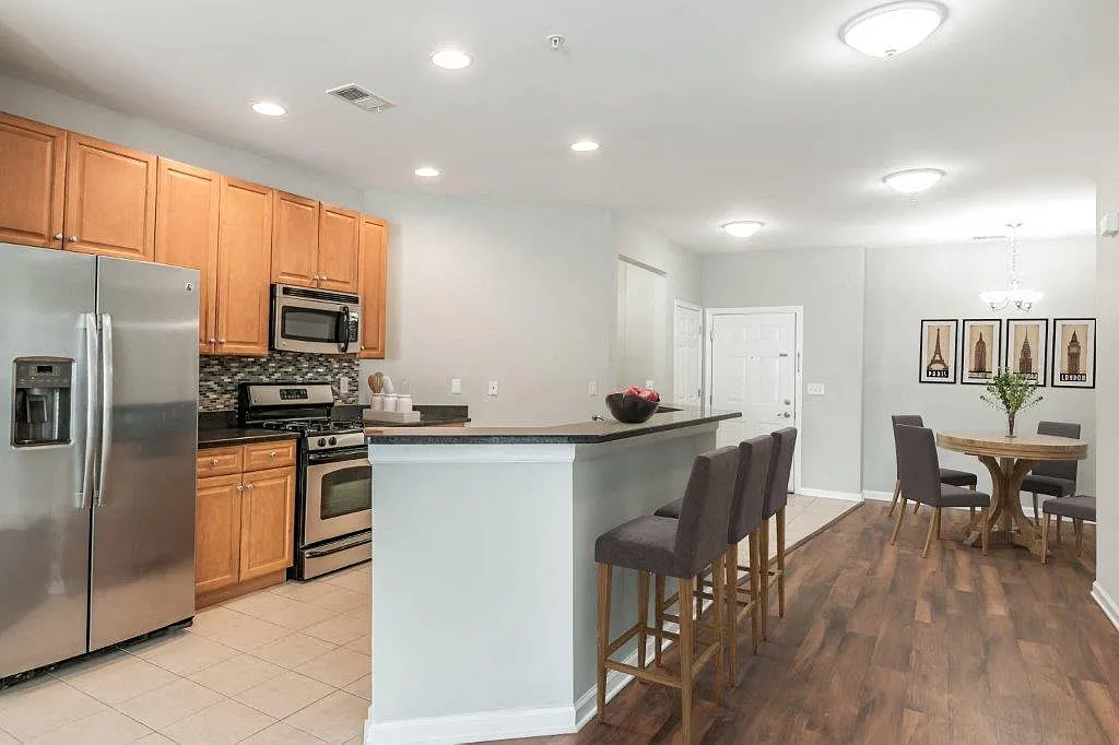 Cranford Crossing Apartment Homes — Photo 2