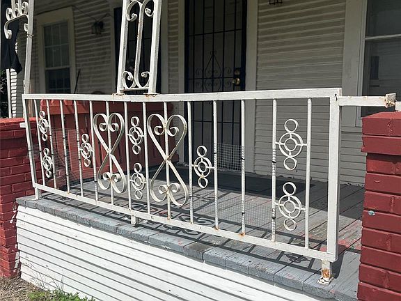 3rd image of 305 Bryan St