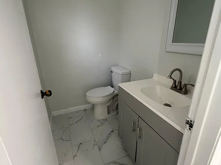 1372 Pierce St #1372 — Photo 9