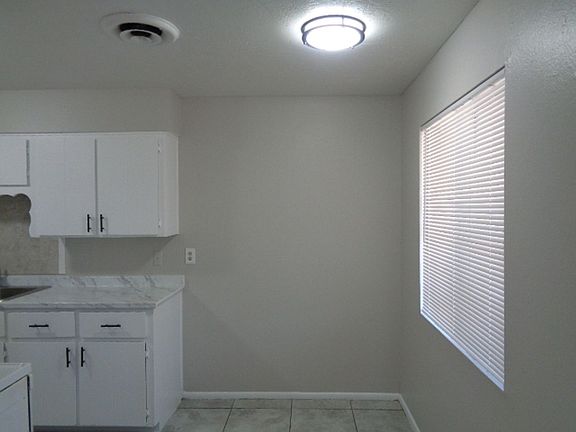 5th image of 2604 W Pierson St APT 3