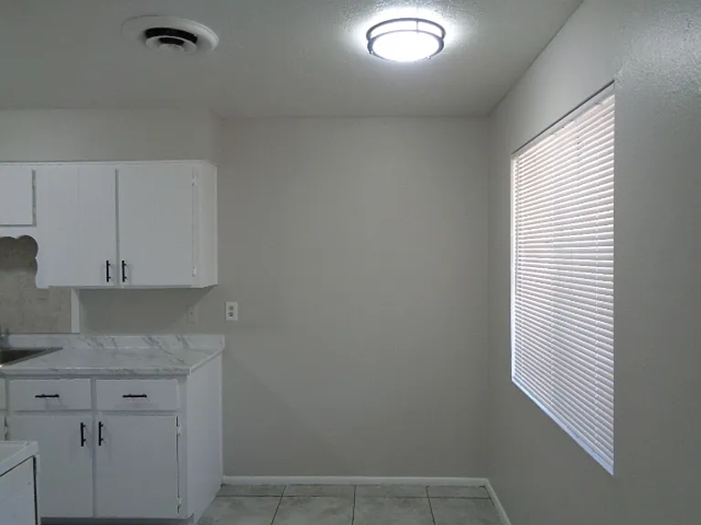 2604 W Pierson St — Photo 5