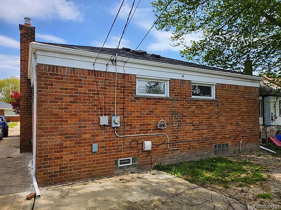 5th image of 24593 Rosalind Ave