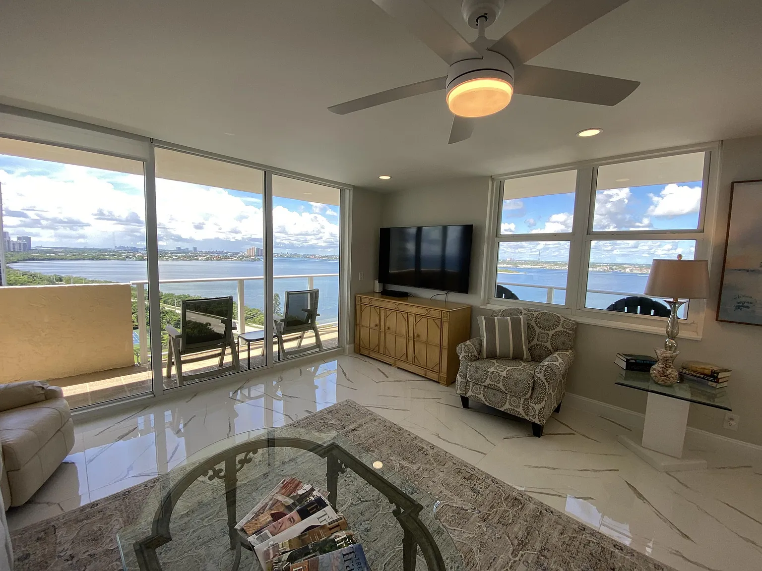 2 bed, 2.0 bath, 1400 sqft, $7,000 — Photo 4