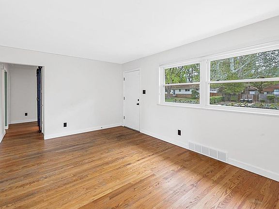 5th image of 420 Hundley Dr