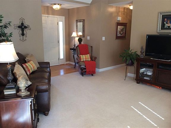 3rd image of 174 Woodcreek Dr