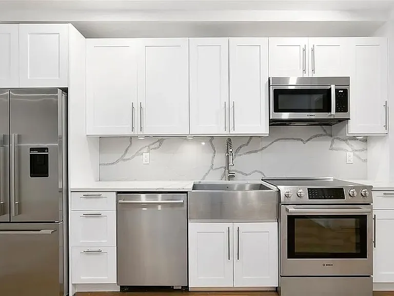 160 E 48th St #7KM3 — Photo 3