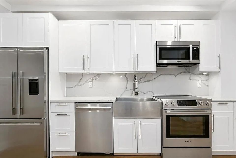 1st image of 160 E 48th St #7KM