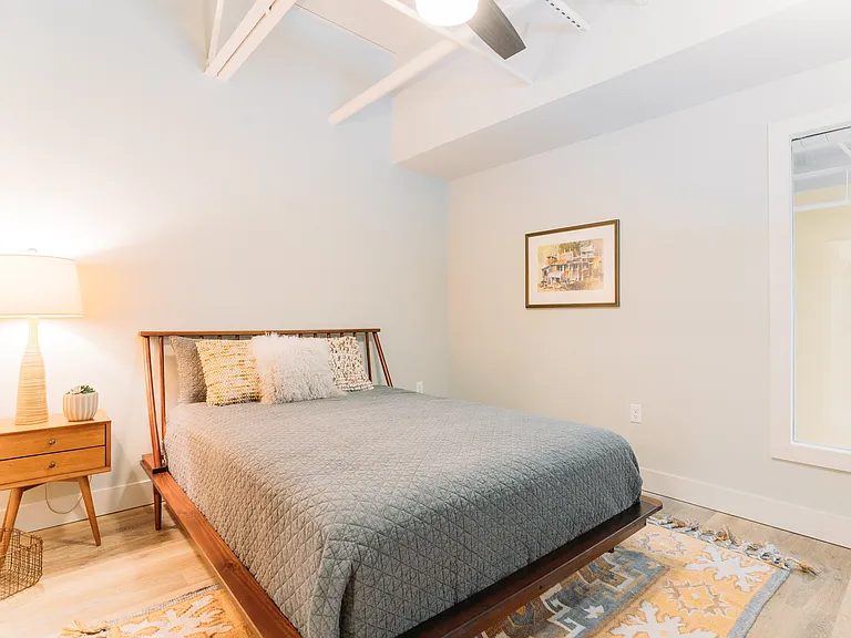 210 W Peden Aly #116 — Photo 20