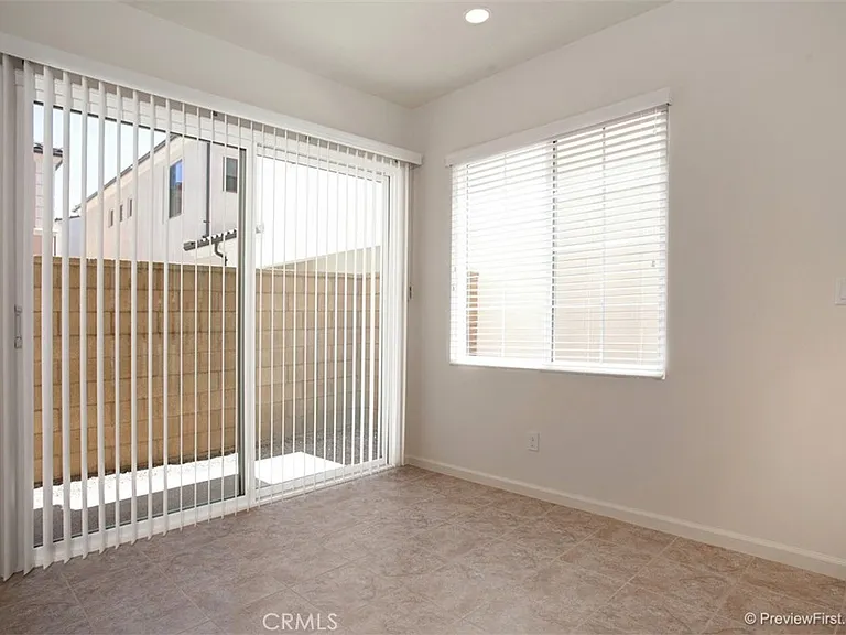 88 Painted Trellis — Photo 12