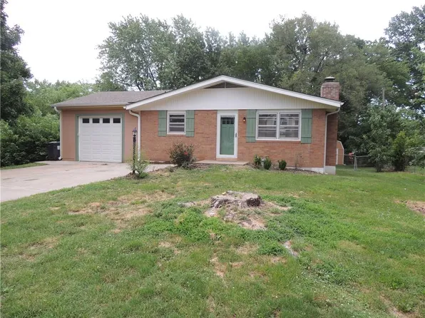 1407 S Park Ave, Oak Grove, MO 64075