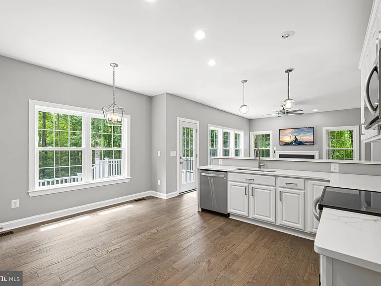 1525 Walters Ln — Photo 12