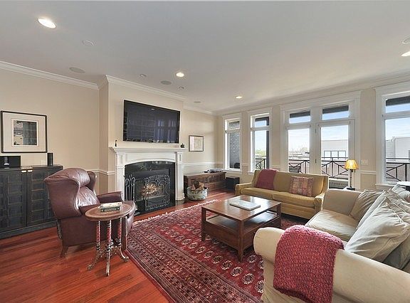 4th image of 4109 N Lincoln Ave Unit 4