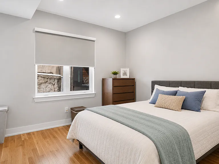 1726 Waterloo St — Photo 12