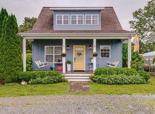 990 Hoover Rd, Burns, TN 37029