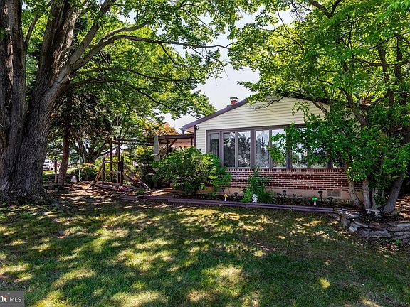 3rd image of 2181 Springhouse Ln