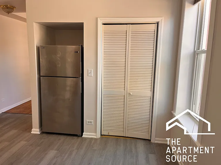 3227 S Carpenter St #2M — Photo 5