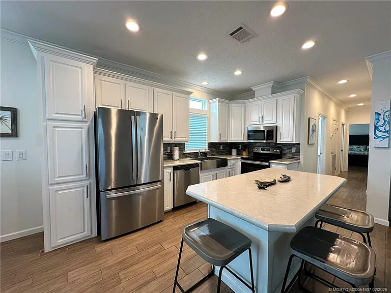 378 NE Wharfs Way — Photo 6